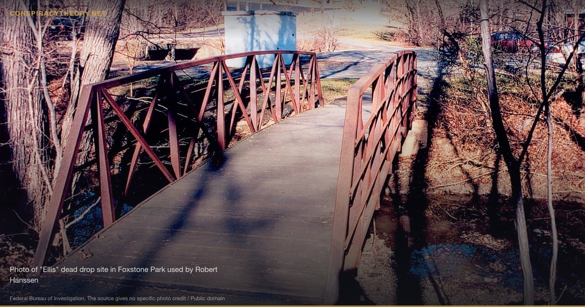 Robert Hanssen -- FBI Agent Spying for KGB/SVR (1979) — Photo of "Ellis" dead drop site in Foxstone Park used by Robert Hanssen